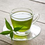 Ilustrasi minuman teh hijau. (Freepik/zirconicusso)