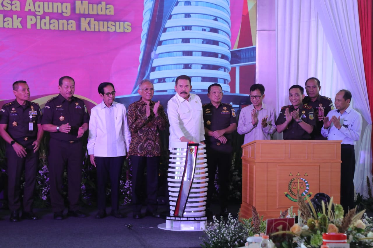 Teks Foto: Jaksa Agung RI ST Burhanuddin meresmikan Kantor Gedung Bundar Jampidsus Kejagung, Jakarta, pasca direnovasi total. (Dok. Puspenkum Kejagung)
