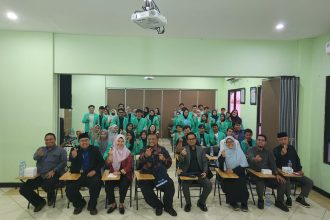 Teks Foto: Sebanyak 50 peserta mahasiswa, alumni, pelaku Usaha Mikro Kecil Menengah (UMKM) dan siswa-siswi Sekolah Menengah Kejuruan (SMK) mengiktui pelatihan Digital Enterprenuer Academy (DEA) oleh Institut STIAMI Kampus B Cikarang, Bekasi. (Istimewa)