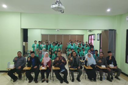 Teks Foto: Sebanyak 50 peserta mahasiswa, alumni, pelaku Usaha Mikro Kecil Menengah (UMKM) dan siswa-siswi Sekolah Menengah Kejuruan (SMK) mengiktui pelatihan Digital Enterprenuer Academy (DEA) oleh Institut STIAMI Kampus B Cikarang, Bekasi. (Istimewa)