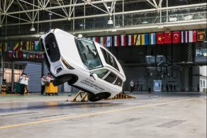 Teks foto: Mobil buatan China Chery Tiggo 9 CSH melakukan pengujian Ekstrem di fasilitas Longshan Test Center di Wuhu, China. (Dok. Chery Indonesia)