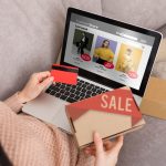 Ilustrasi belanja online di e-commerce. (Freepik)