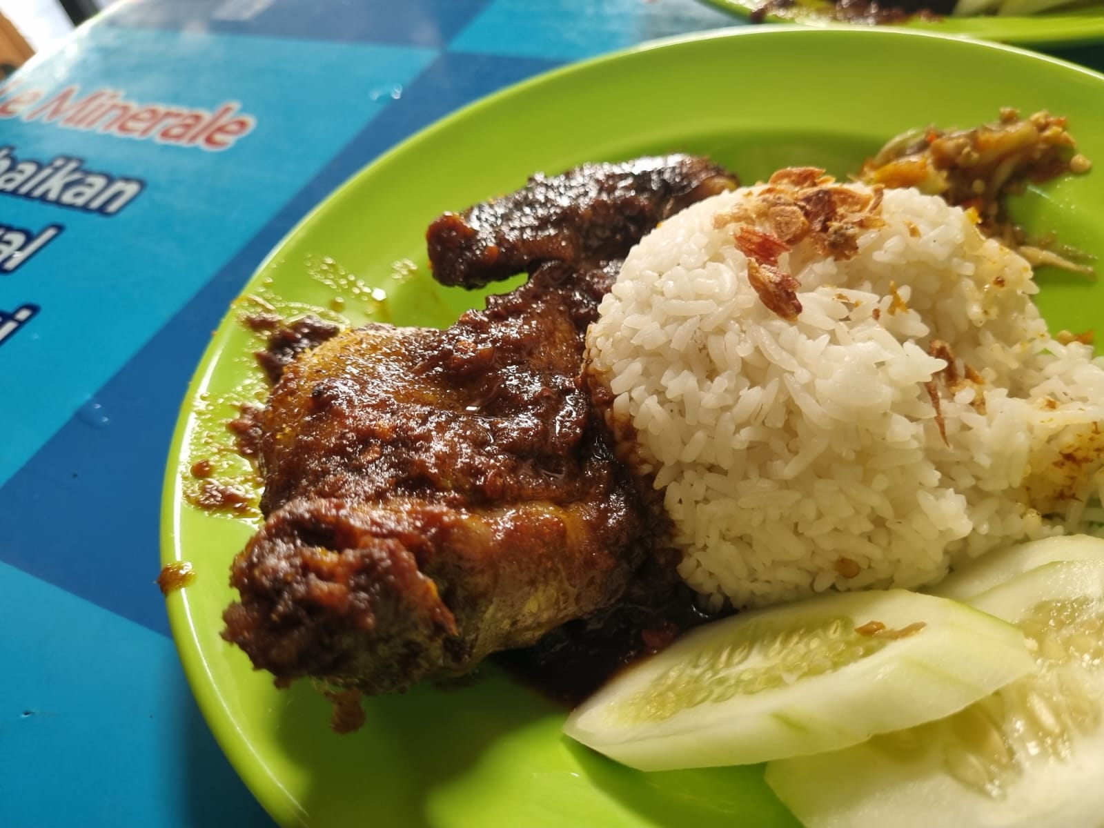 Teks foto: Nasi Bebek Madura Sakera, Buaran, Jakarta Timur. (Dok. Aksi Pembaruan)