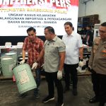 Teks Foto: Bareskrim Polri berhasil mengungkap praktik perdagangan ilegal bahan kimia berbahaya berupa sodium cyanide atau sianida di dua wilayah di Jawa Timur. (Dok. Divhumas Polri)