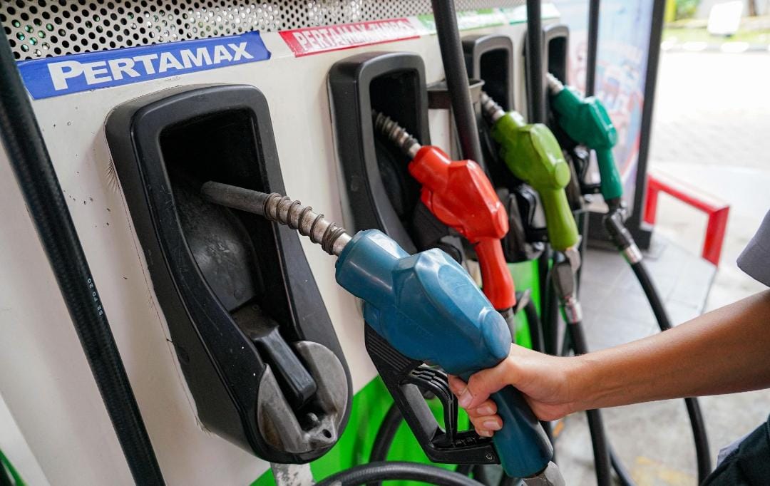 Teks foto: Harga BBM Pertamina pada 1 Mei 2025 alami penyesuaian. Pertamax Series dan Dex Series alami penurunan harga. (Istimewa)