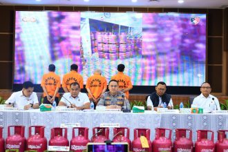 Teks foto: Bareskrim Polri menggelar juma pers bisnis ilegal gas di Mabes Polri, Jakarta. (Dok. Divhumas Polri)