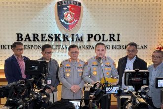 Teks Foto: Karopenmas Divhumas Polri Brigjen Trunoyudo Wisnu Andika saat berikan keterangan pers di Bareskrim Polri. (Dok. Divhumas Polri)