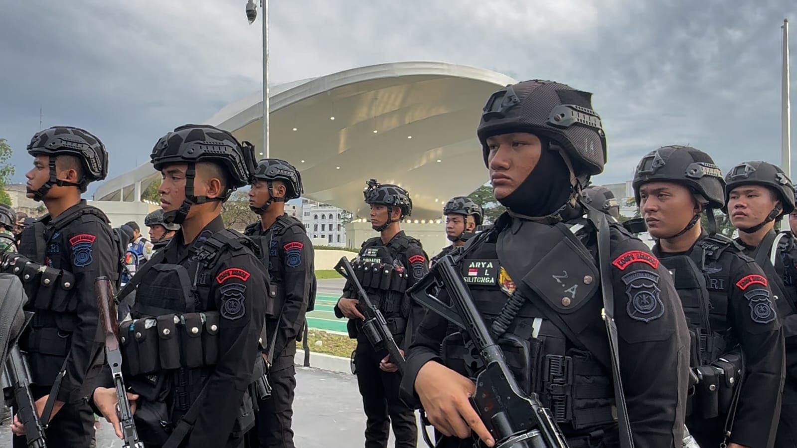 Teks Foto: Petugas Brimob Polri melakukan apel siaga di Sumatera Utara. (Dok. Divhumas Polri)