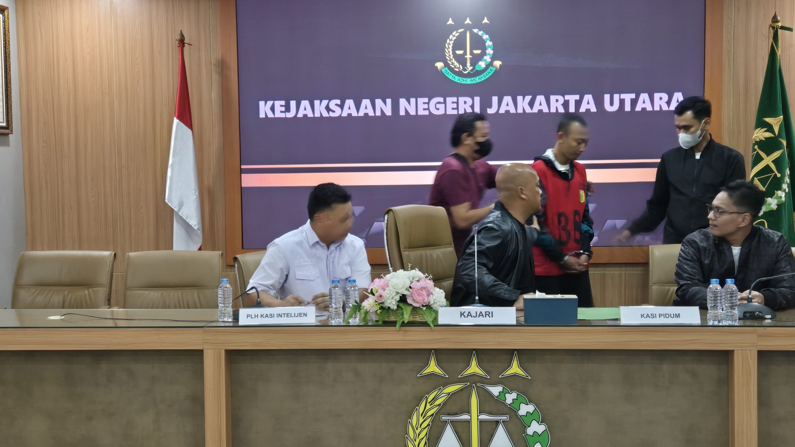 Teks foto: Kejaksaan Negeri Jakarta Utara menangkap DPO yang kabur melarikan diri dari Pengadilan Negeri Jakarta Utara setelah dilakukan persidangan tahap pemeriksaan saksi. (Dok. Kejari Jakut)