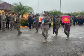 Teks foto: Dua anggota Polisi yang gugur adalah Briptu (Anumerta) Dedi Tambunan dan Bharatu (Anumerta) Kain Rerei ditembak Kelompok Kriminal Bersenjata (KKB) di Puncak, Papua. (Dok. Divhumas Polri)
