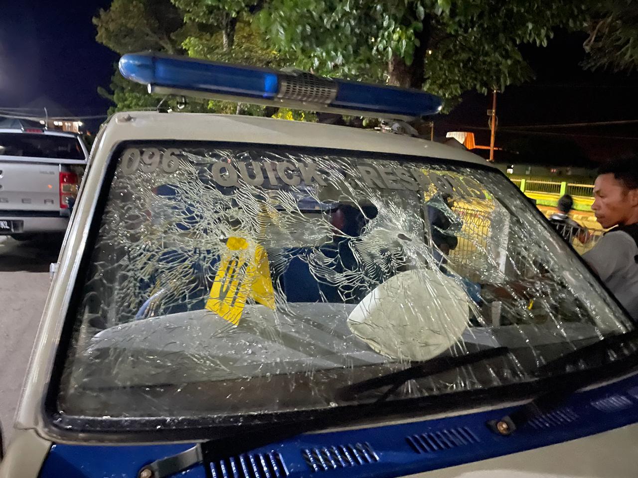 Teks Foto: Polisi melakukan Olah TKP Anggota Polisi Lalu Lintas Marsidon Debataraja ditembak OTK saat antar korban kecelakaan lalu lintas. (Dok. Divhumas Polri)