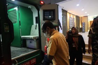 Teks foto: Pria berinisial LSN mengaku wartawan diduga memeras seorang Jaksa Kejaksaan Tinggi DKI Jakarta langsung diamankan dan diproses ke Polda Metro Jaya. (Dok. Kejati Jakarta)