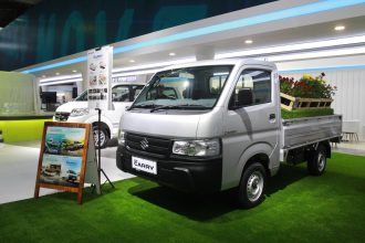 Teks foto: Mobil niaga ringan Suzuki New Carry berkontribusi setengah lebih penjualan di Indonesia. (Dok. PT SIS)