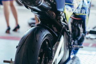 Teks Foto: Salah satu produk ban Michelin Indonesia GP Power 2 diuji di Sirkuit Mandalika, Lombok. (Dok. Michelin Indonesia)