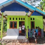 Teks foto: PT Kristalin Ekalestari menyerahkan rumah warga yang belum mendapatkan rumah dalam program CSR di Desa Nifasi, Distrik Makimi, Kabupaten Nabire, Papua Tengah. (Istimewa)