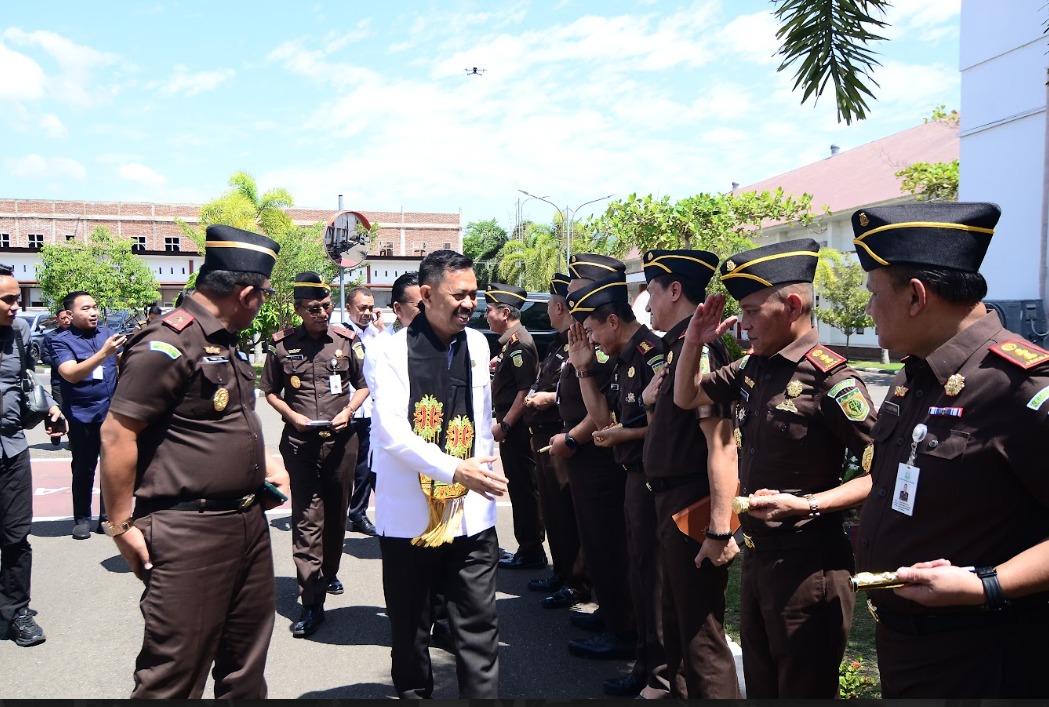 Teks Foto: Plt. Wakil Jaksa Agung RI Prof. Asep Mulyana saat kunjunga kerja di Kejati Aceh dan Sumut. (Dok. Kejaksaan RI)