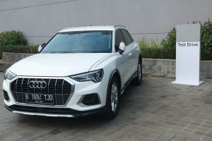 Teks Foto: Mobil SUV New Audi Q8 memejeng di Audi Golf Clinic. (Dok. Audi Indonesia)