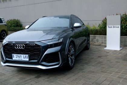 Teks foto: Mobil SUV New Audi Q8 memejeng di Golf Clinic yang diselenggarakan Audi Indonesia. (Dok. Audi Indonesia)