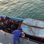 Teks foto: Petugas Polairud Mabes Polri mengagalkan sebuah perahu berisi 29 PMI Ilegal yang hendak berangkat ke Malaysia lewat laut perairan Tanjung Balai, Sumatera Utara. (Dok. Divhumas Polri)