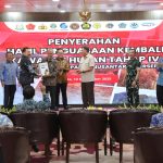 Teks Foto: Satgas PKH mengembalikan penguasaan kawasan hutan dari 245 perusahaan ke negara. (Dok. Puspenkum Kejagung)