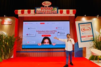 Teks Foto: Albert Dinata, Head of Marketing PT Sasa Inti, memperkenalkan microsite MSG #YangBenar MSGyangbenar.sasa.co.id yang dihadirkan oleh PT Sasa Inti sebagai sumber informasi lengkap dan terpercaya tentang MSG. Pada microsite ini, masyarakat bisa memahami fakta ilmiah dan meluruskan berbagai mitos seputar MSG. (Dok. Sasa)