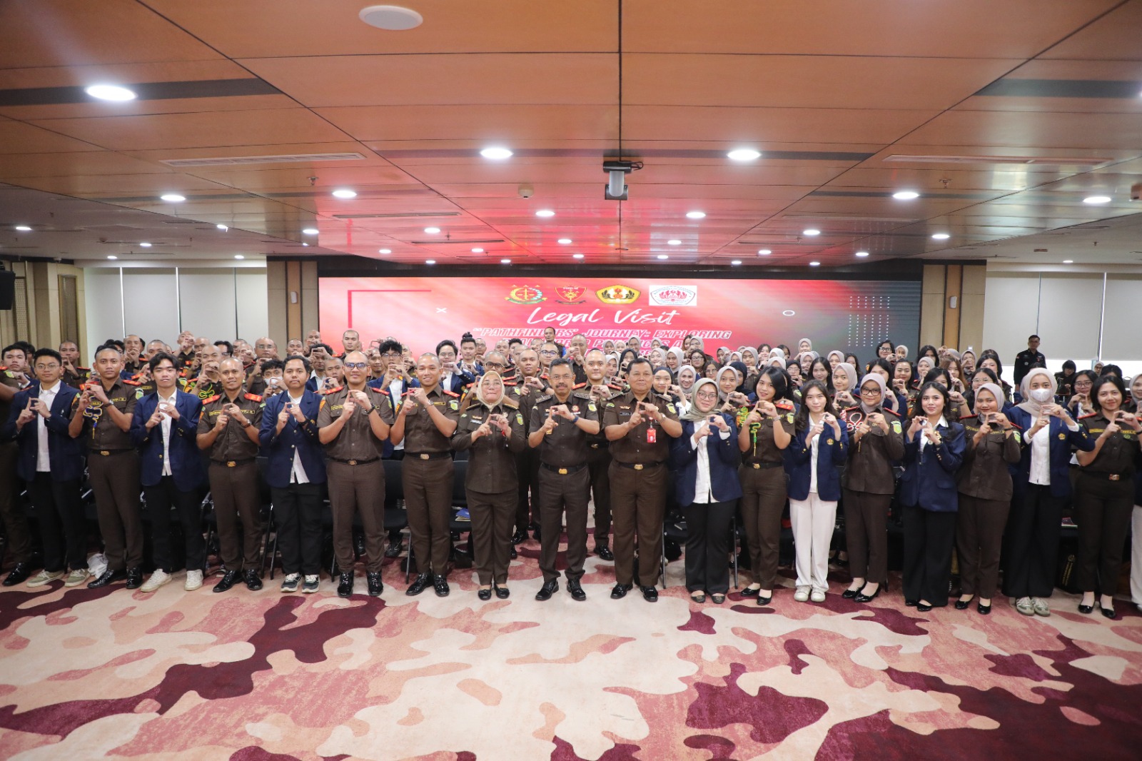 Teks foto: Jampidum Prof Asep Nana Mulyana memberikan edukasi implementasi KUHP Baru dan Restorative Justice kepada Mahasiswa BEM Fakultas Hukum Universitas Padjajarann (Unpad). (Dok Puspenkum Kejagung)
