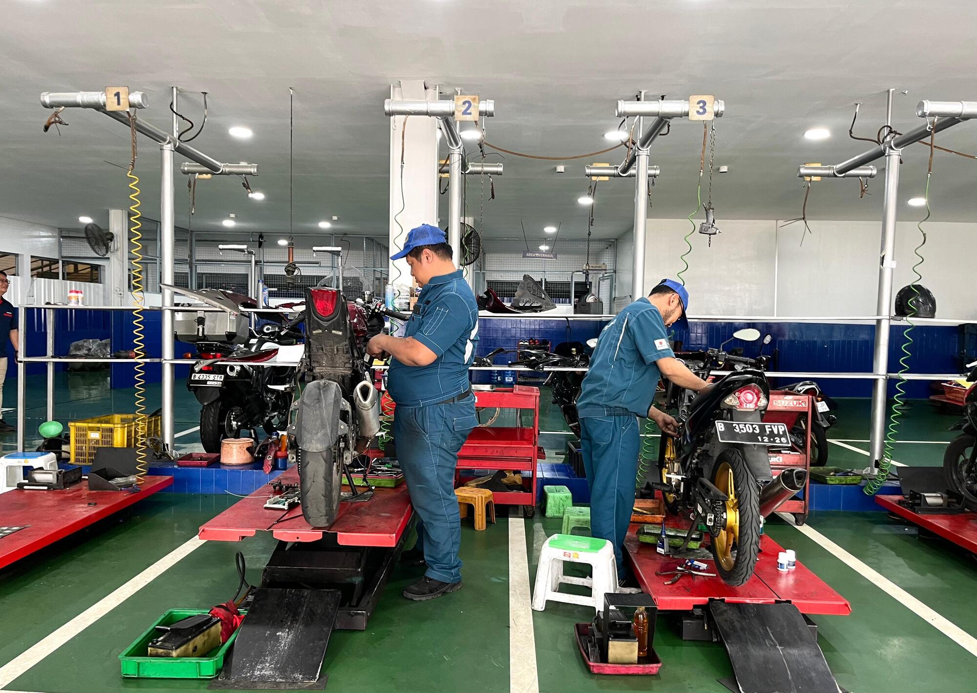 Teks Foto: PT Indo SunMotor Gemilang (ISG) Suzuki Motor Indonesia menyediakan 11 outlet dealer di Indonesia untuk pengguna sepeda motor untuk memenuhi pelanggan. (Dok. Suzuki Indonesia)