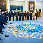 Teks Foto: Presiden RI Prabowo Subianto melantik menteri, wakil menteri hingga kepala staf kepresidenan di Istana Negara Rabu, (17/9/2025). (Dok. Setkab)