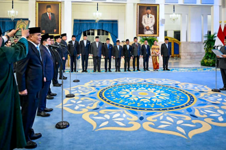 Teks Foto: Presiden RI Prabowo Subianto melantik menteri, wakil menteri hingga kepala staf kepresidenan di Istana Negara Rabu, (17/9/2025). (Dok. Setkab)