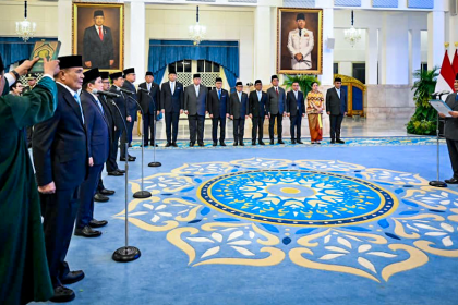 Teks Foto: Presiden RI Prabowo Subianto melantik menteri, wakil menteri hingga kepala staf kepresidenan di Istana Negara Rabu, (17/9/2025). (Dok. Setkab)