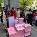 Teks foto: Penyidik Jaksa Pidana Khusus menyerahkan berkas kesembilan terdakwa kasus korupsi minyak mentah Pertamina ke PN Tipikor Jakarta. (Dok. Puspenkum Kejagung)