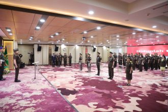 Teks Foto: Jaksa Agung RI ST Burhanuddin melantik Jambin Hendro Dewanto dan empat Staf Ahli Jaksa Agung di Gedung Utama Kejagung, Jakarta. Kamis (2/10/2025). (Dok. Puspenkum Kejagung)
