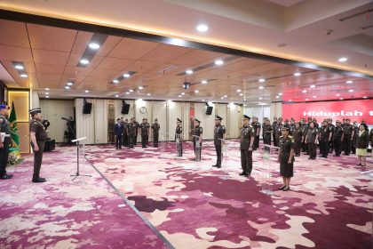 Teks Foto: Jaksa Agung RI ST Burhanuddin melantik Jambin Hendro Dewanto dan empat Staf Ahli Jaksa Agung di Gedung Utama Kejagung, Jakarta. Kamis (2/10/2025). (Dok. Puspenkum Kejagung)