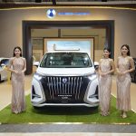 Teks Foto: Mobil Listrik Premium Denza 09 memejeng di Pameran Gaikindo Jakarta Auto Week (GJAW) 2025 di Ice BSD City, Tangerang Selatan. (Dok. Denza)