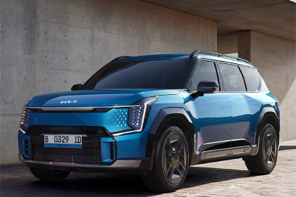 Teks foto: Perusahaan Otomotif asal Korea Selatan telah dua dekade di Industri Pasar Otomotif Indonesia salah satu produk mobil Kia EV9. (KIA Indonesia)